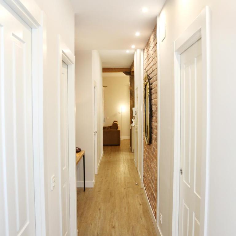 MAGNIFICO PISO FRENTE AL CASCO VIEJO DE BILBAO - Three-Bedroom Apartment - 16