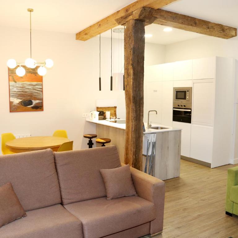 MAGNIFICO PISO FRENTE AL CASCO VIEJO DE BILBAO - Three-Bedroom Apartment - 5