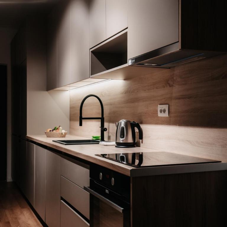 ToRo Hospitality - Studio Apartment with King Bed - 6