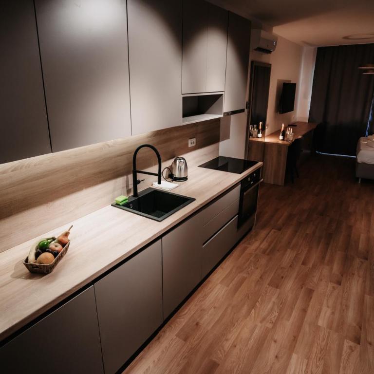 ToRo Hospitality - Studio Apartment with King Bed - 2