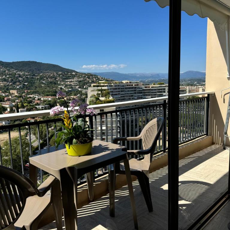 My Resid Appart Cannes vue marina et vue montagne - Studio with Mountain View - 5