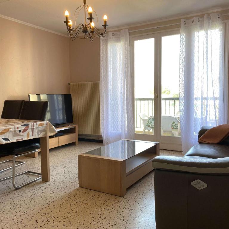 Charmant T3, Proche Thermes, Parking Privé, Wifi, 2 Chambres, 2* - FR-1-553-196 - Apartment - 2
