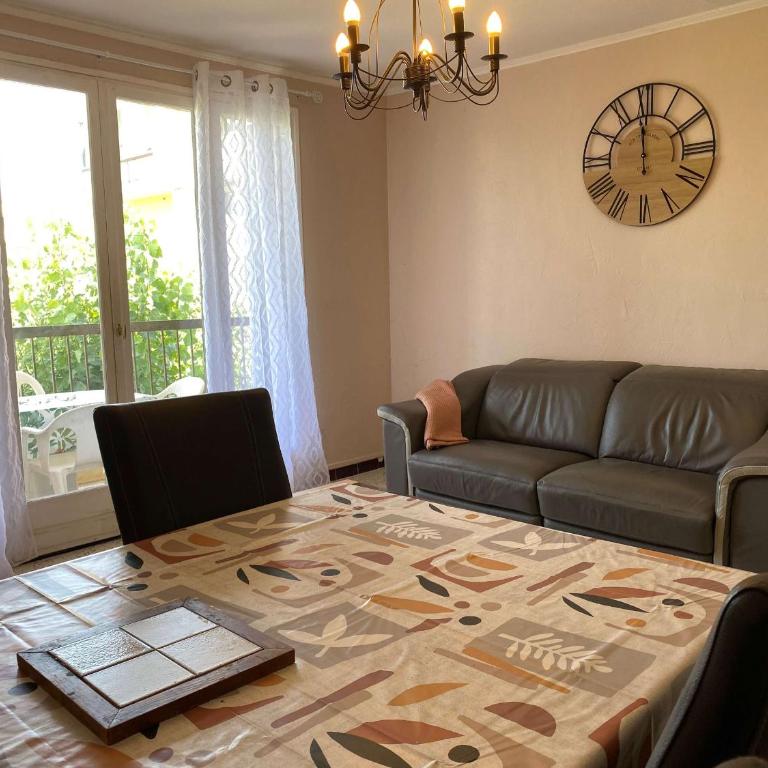 Charmant T3, Proche Thermes, Parking Privé, Wifi, 2 Chambres, 2* - FR-1-553-196 - Apartment - 4
