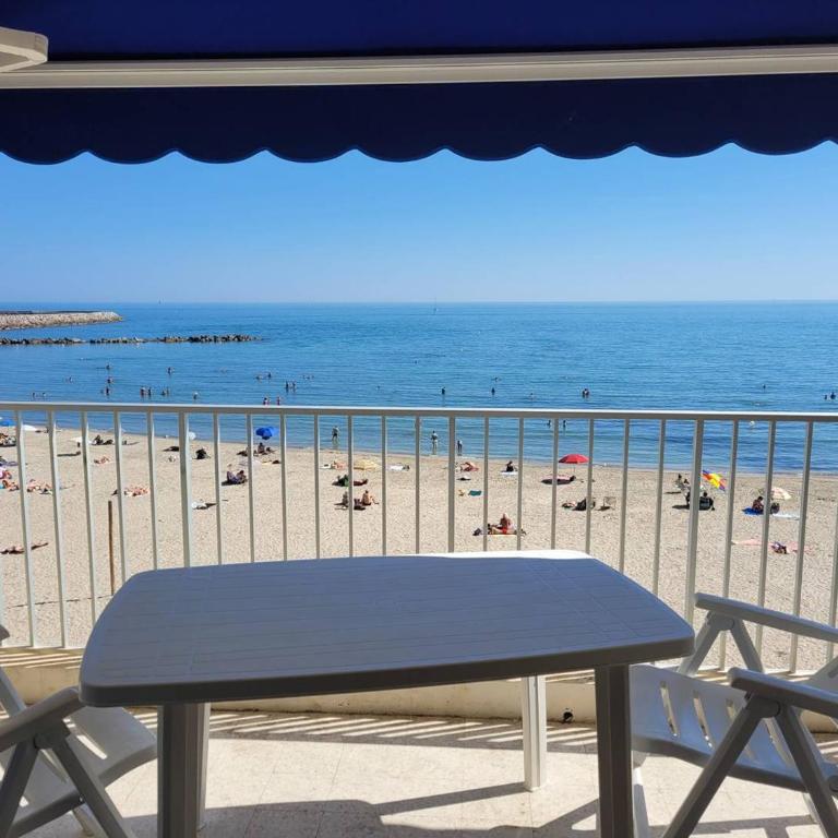 F3 à Palavas, en bord de mer, pour 4 personnes avec grande terrasse - FR-1-559-31 - Appartement - 1