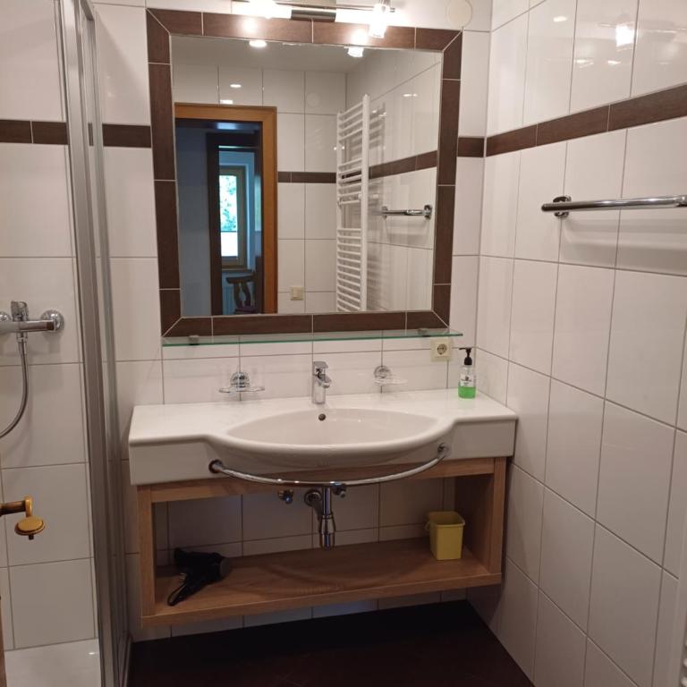 Ferienwohnungen Lechthaler - Apartment mit 2 Schlafzimmern und Gartenblick - 16