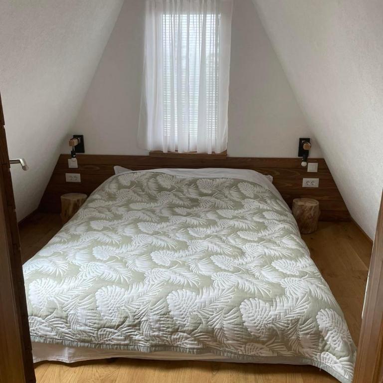 Vikendica - uz stazu - Two-Bedroom Chalet - 8