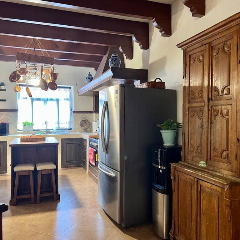 Spacious Centro Gem, Garage Jacuzzi, Near Rosewood - Five-Bedroom House - 2