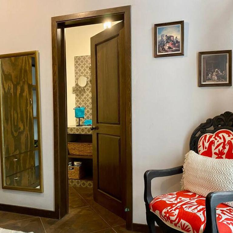 Spacious Centro Gem, Garage Jacuzzi, Near Rosewood - Five-Bedroom House - 3