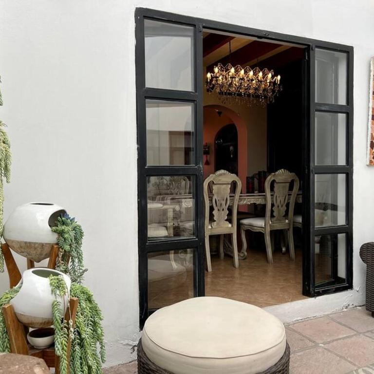 Spacious Centro Gem, Garage Jacuzzi, Near Rosewood - Five-Bedroom House - 16