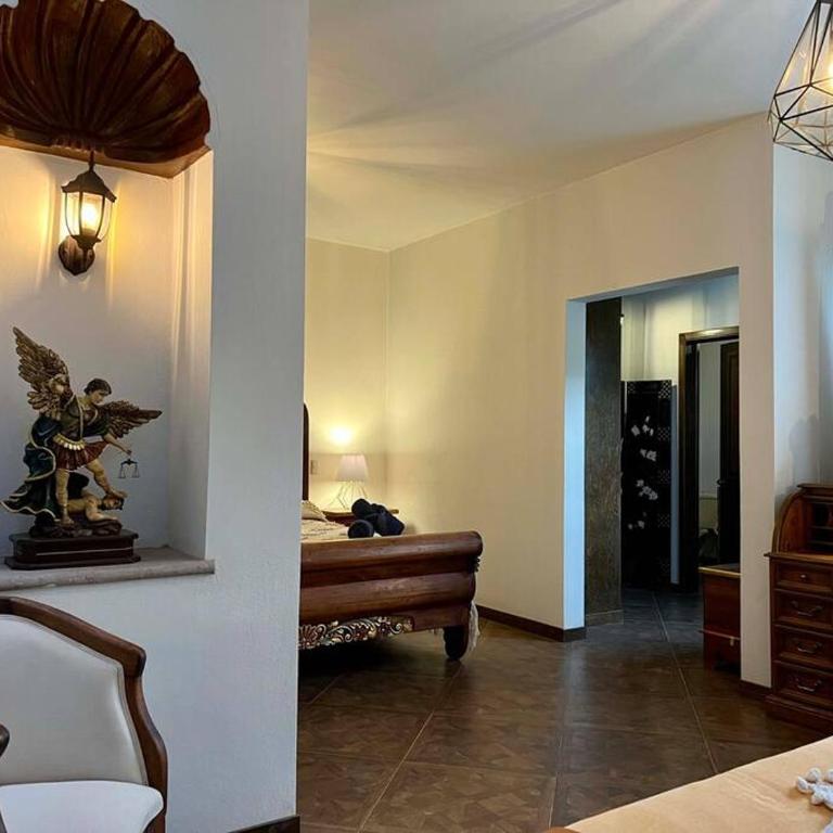 Spacious Centro Gem, Garage Jacuzzi, Near Rosewood - Five-Bedroom House - 22