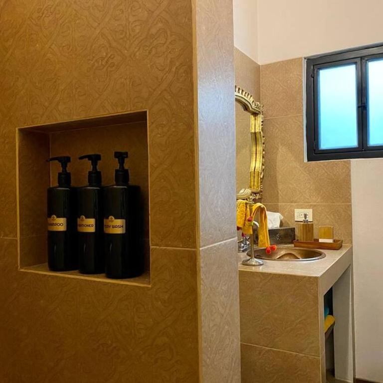 Spacious Centro Gem, Garage Jacuzzi, Near Rosewood - Five-Bedroom House - 26