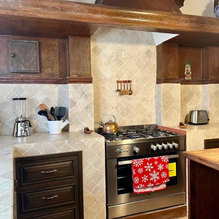 Spacious Centro Gem, Garage Jacuzzi, Near Rosewood - Five-Bedroom House - 31