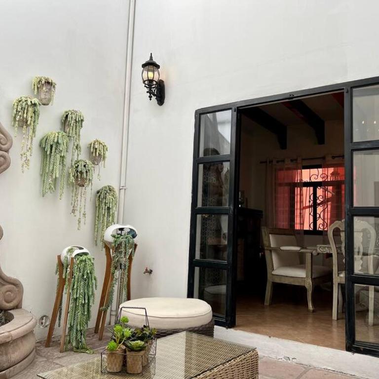 Spacious Centro Gem, Garage Jacuzzi, Near Rosewood - Five-Bedroom House - 32