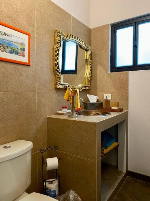 Spacious Centro Gem, Garage Jacuzzi, Near Rosewood - Five-Bedroom House - 40