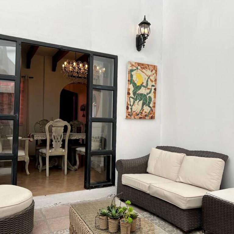 Spacious Centro Gem, Garage Jacuzzi, Near Rosewood - Five-Bedroom House - 48