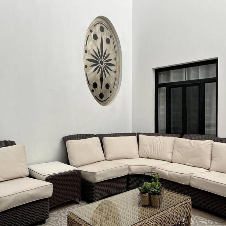 Spacious Centro Gem, Garage Jacuzzi, Near Rosewood - Five-Bedroom House - 51