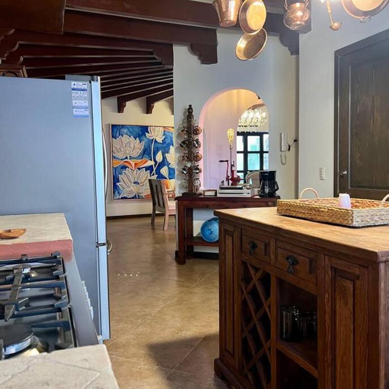 Spacious Centro Gem, Garage Jacuzzi, Near Rosewood - Five-Bedroom House - 54