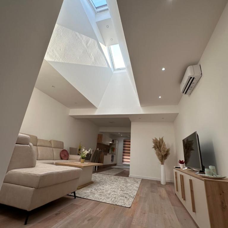 Luxury Pyramid Apartment Visoko - Apartman sa 1 Spavaćom Sobom - 1