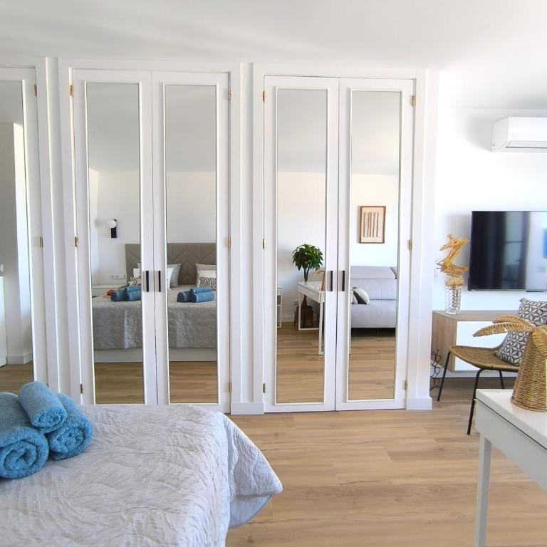 Los Cristianos - breathtaking view, AC, heated pool, fibre net - Apartamento Estudio con vistas al mar - 9