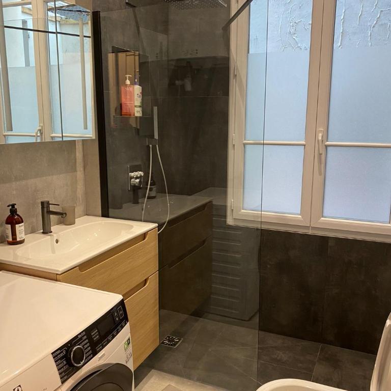 2 Bedroom with AC & Spacious Terrace minutes from Champs Elysées - Appartement 2 Chambres - 4