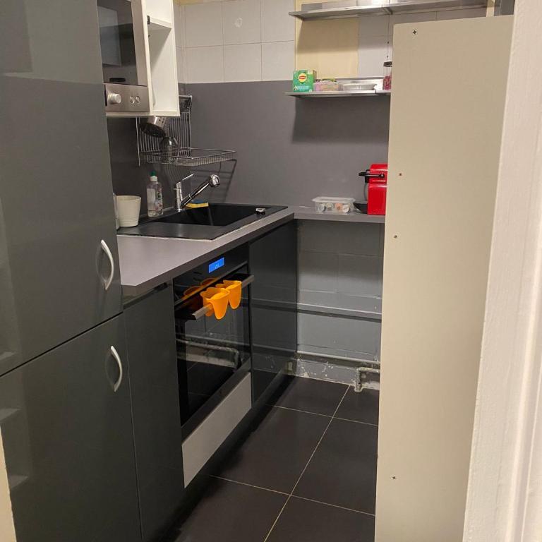 2 Bedroom with AC & Spacious Terrace minutes from Champs Elysées - Appartement 2 Chambres - 6