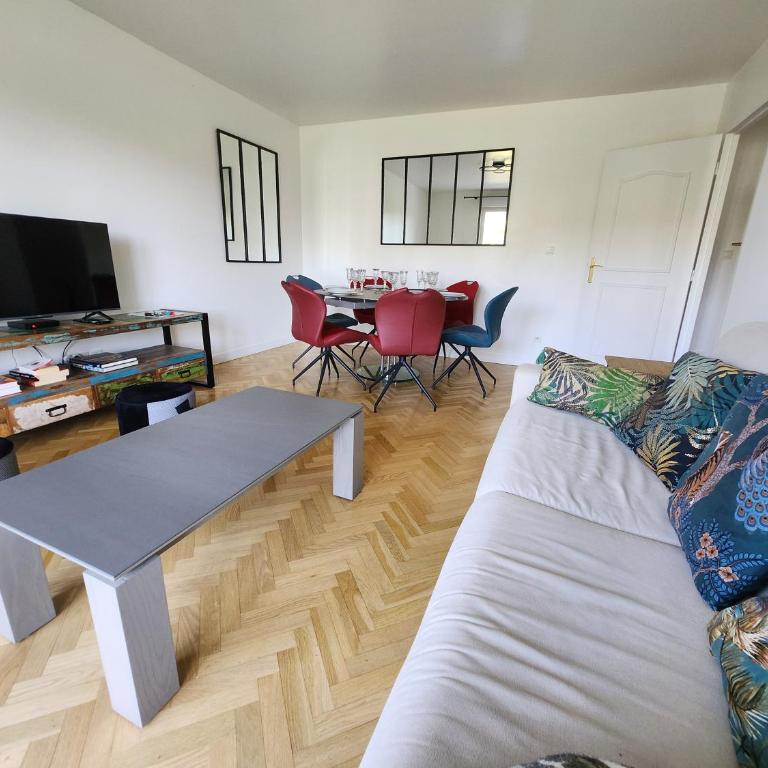 Cozy apartment, Balcon, Parking, 5' Disneyland - Two-Bedroom Apartment - 12