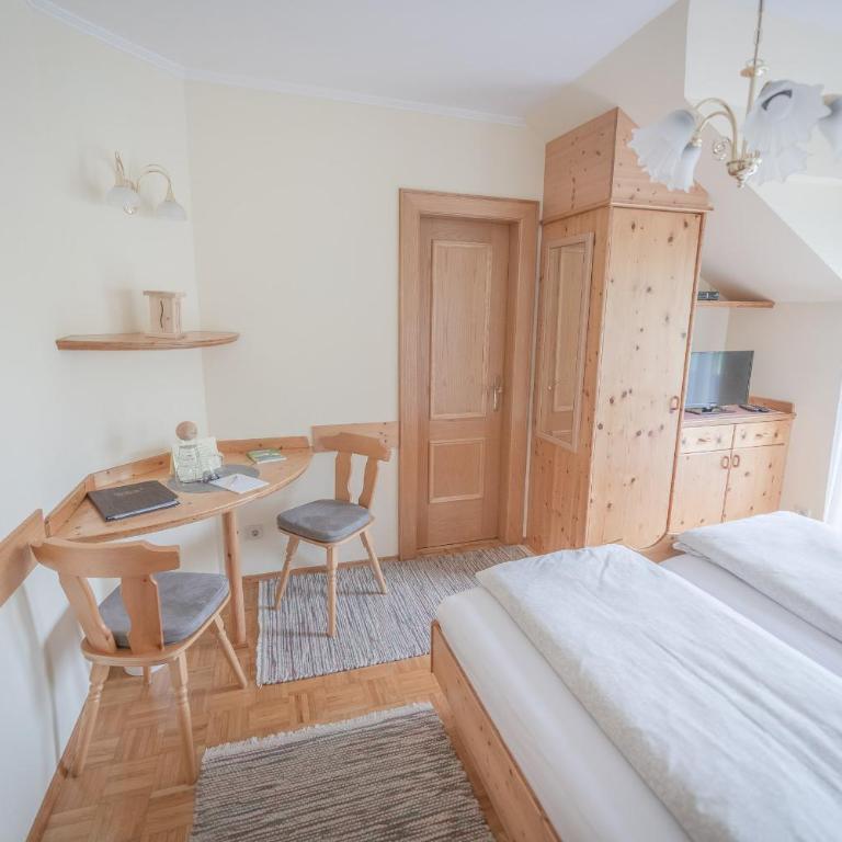 Gästehaus Maurer/Bader - Doppelzimmer mit Balkon - 11