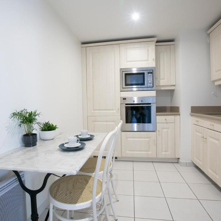 Magnificient 2 Bedrooms with terrace next to champs-elysées - PC62B - Two-Bedroom Apartment - 21