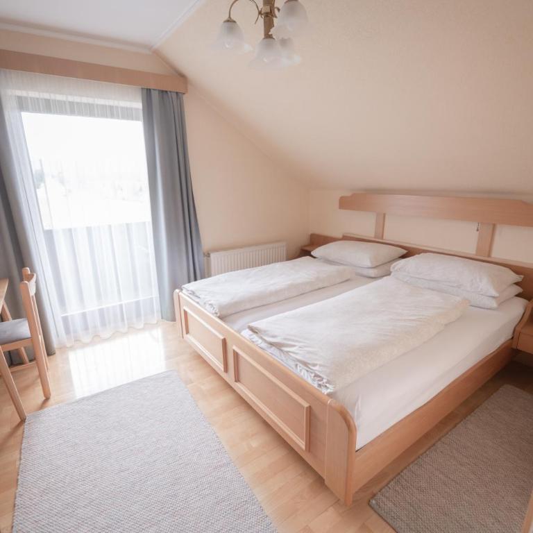 Gästehaus Maurer/Bader - Doppelzimmer mit Balkon - 36