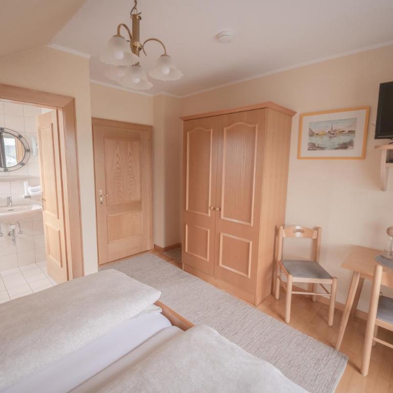 Gästehaus Maurer/Bader - Doppelzimmer mit Balkon - 35