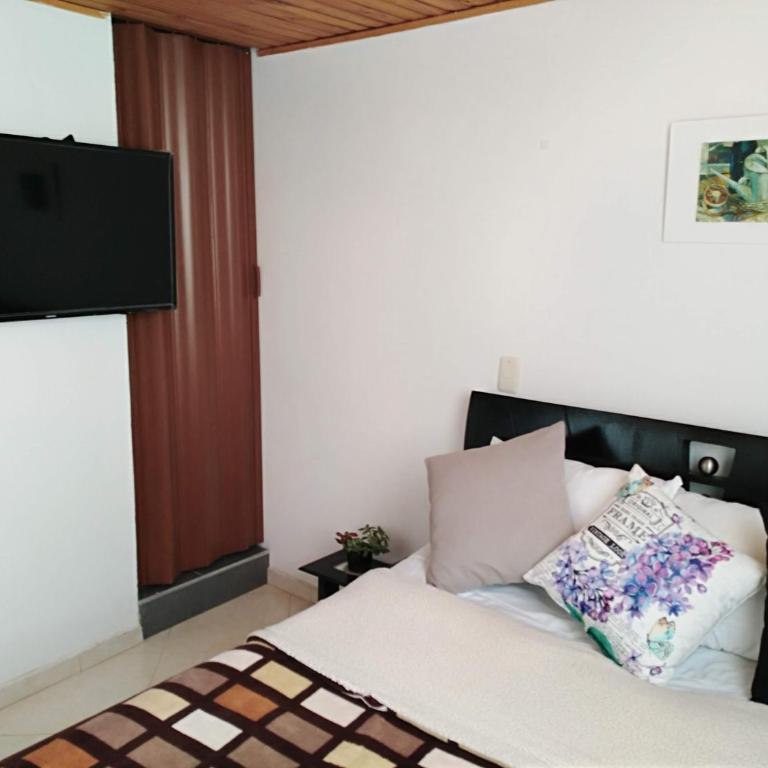 HABITACIÓN EN SUBA, Bogotá - Habitación Doble con baño privado - 3