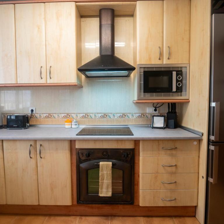 H&H Suite Abrazo de Granada - Three-Bedroom Apartment - 25