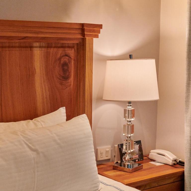 Hacienda Valentino - Standard King Room - 11