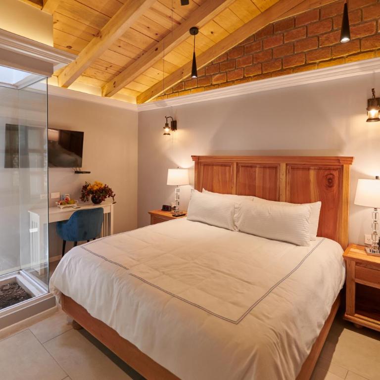 Hacienda Valentino - Standard King Room - 17