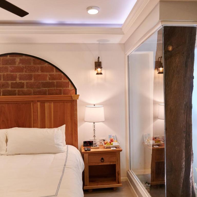 Hacienda Valentino - Standard King Room - 24