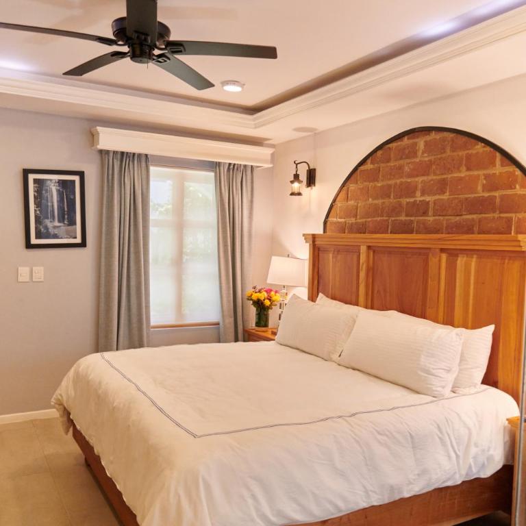 Hacienda Valentino - Standard King Room - 21