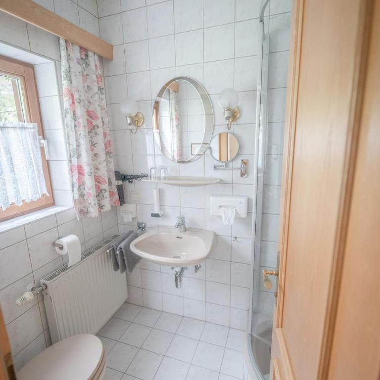 Gästehaus Maurer/Bader - Doppelzimmer mit Balkon - 21