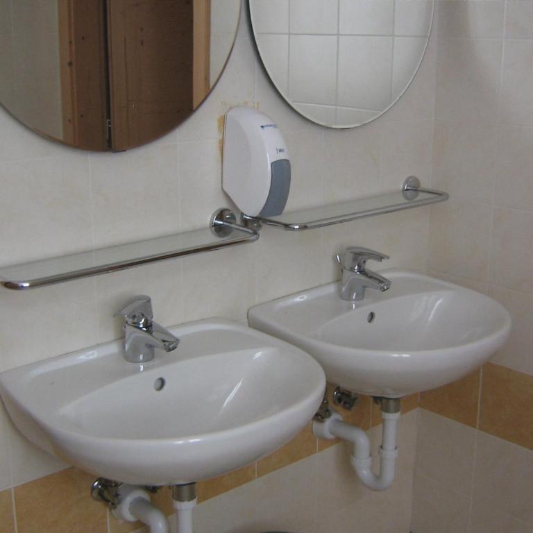 Taxus Hostel - Camera Quadrupla con Bagno Privato - 9