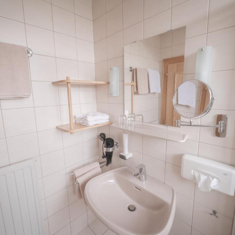 Gästehaus Maurer/Bader - Doppelzimmer mit Balkon - 43