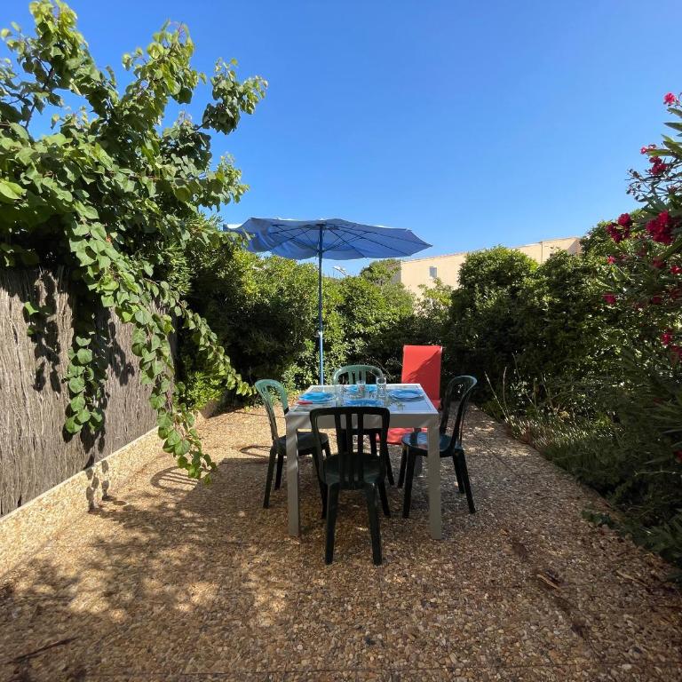 Joli 2 pièces avec jardinet, parking privé, à 100m de la plage - Sète - FR-1-338-540 - Apartment - 12
