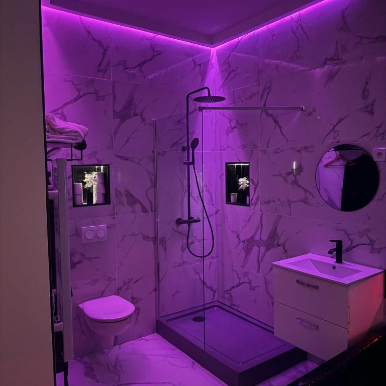Suite Zen L Amaryllis Jacuzzi TV Integrée Clim Wifi Béziers Centre Arrivée Autonome 24h24 - Appartement - Rez-de-Chaussée - 22
