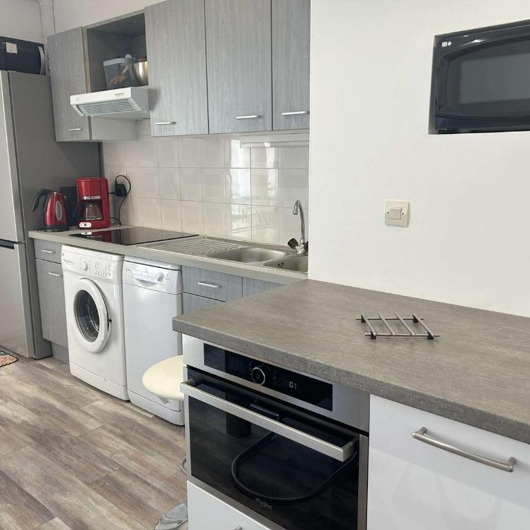 Studio cosy avec terrasse, clim, à 50m plage et 100m commerces, Fréjus - FR-1-226A-177 - Appartamento - 7