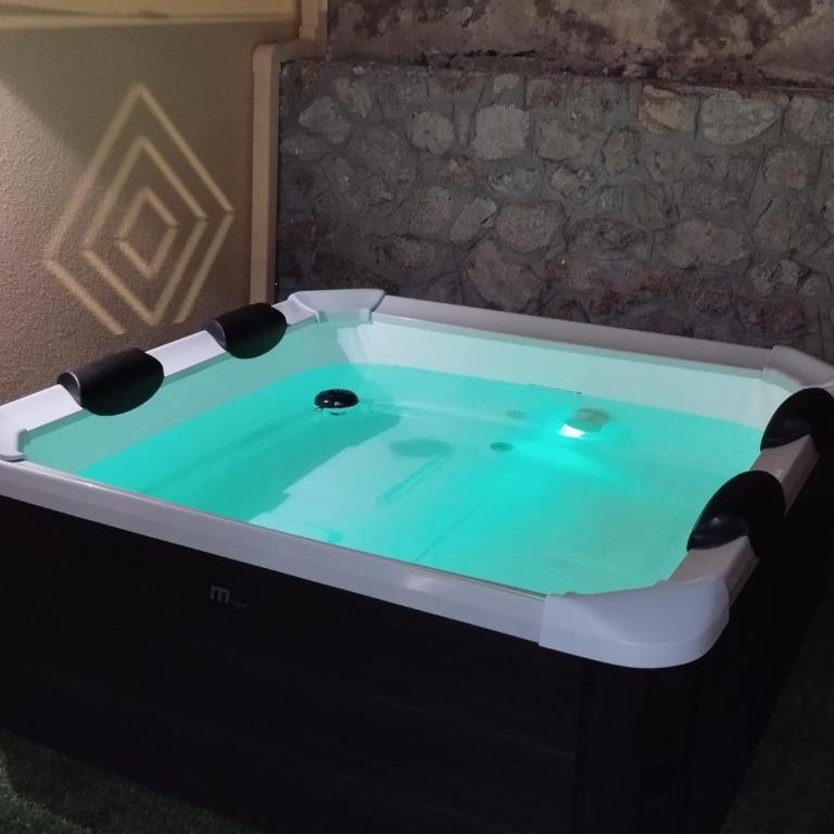 BURMARIA APARTMENT and ROOM with garden and jacuzzi - One-Bedroom Apartment - 4