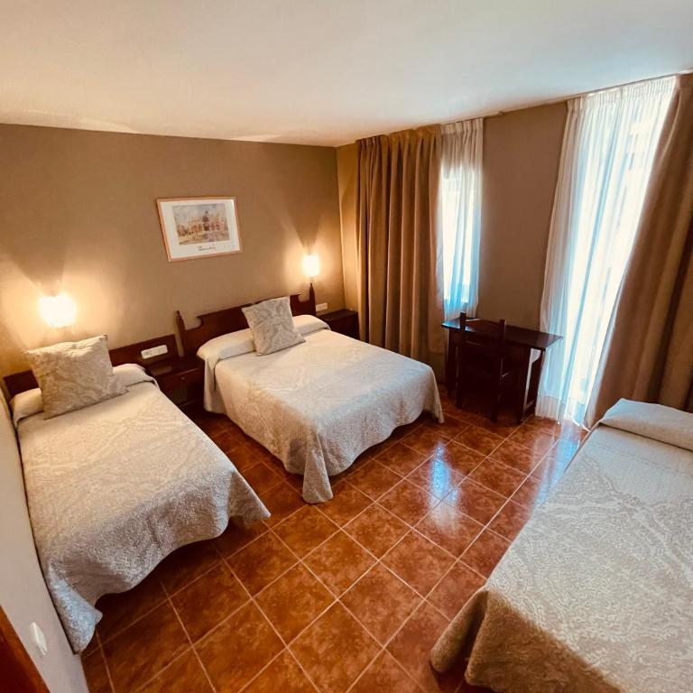 Hotel Orla - Habitación Familiar (2 adultos y 2 niños) - 4