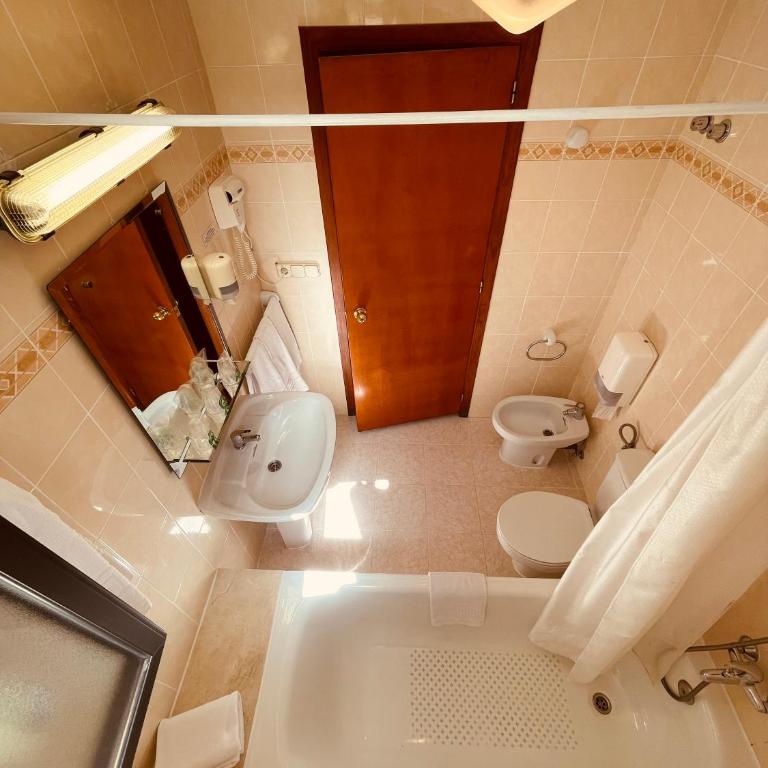 Hotel Orla - Habitación Familiar (2 adultos y 2 niños) - 7