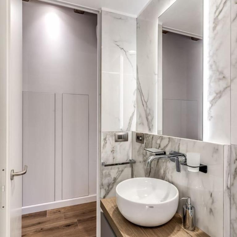 Piazza dei Renzi Trastevere building 4 bedroom with terrace - Appartamento - 34