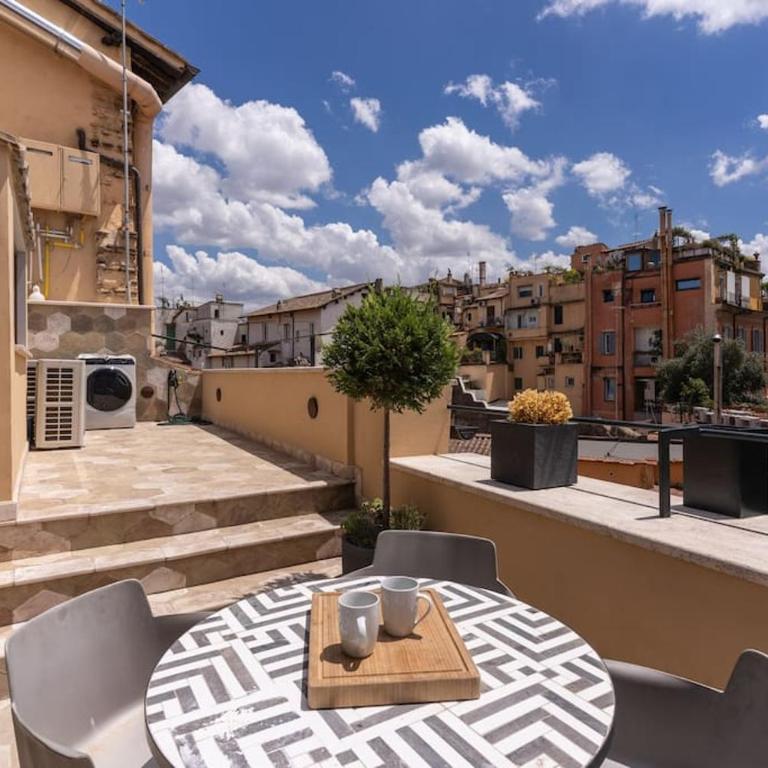 Piazza dei Renzi Trastevere building 4 bedroom with terrace - Appartamento - 43