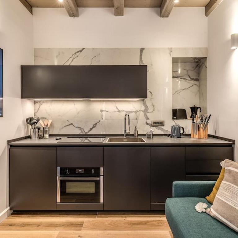 Piazza dei Renzi Trastevere building 4 bedroom with terrace - Appartamento - 57