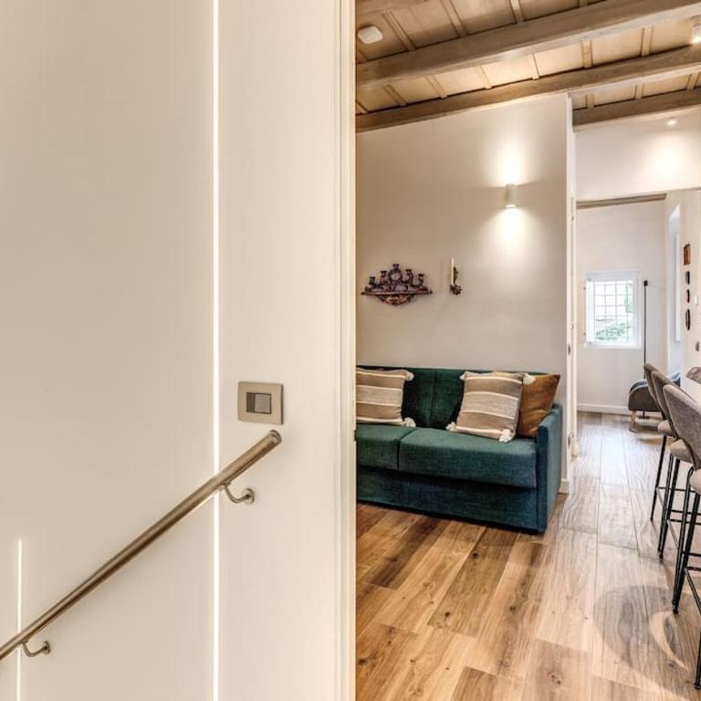 Piazza dei Renzi Trastevere building 4 bedroom with terrace - Appartamento - 63