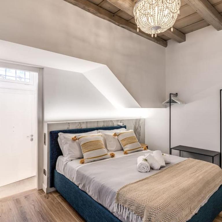 Piazza dei Renzi Trastevere building 4 bedroom with terrace - Appartamento - 65